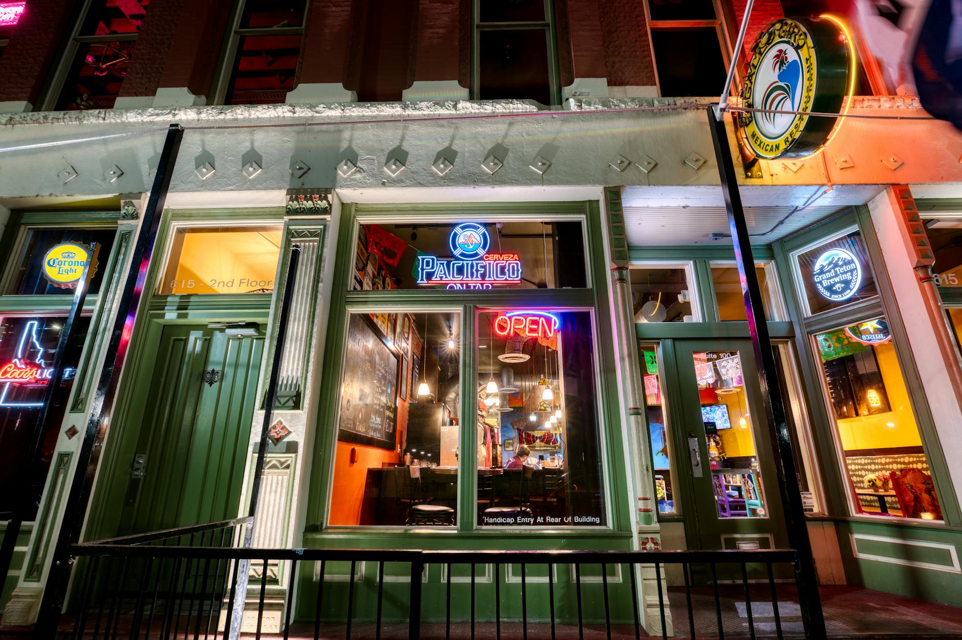 Fan District Restaurant Seeks City Permit for Enclosed Patio Dining